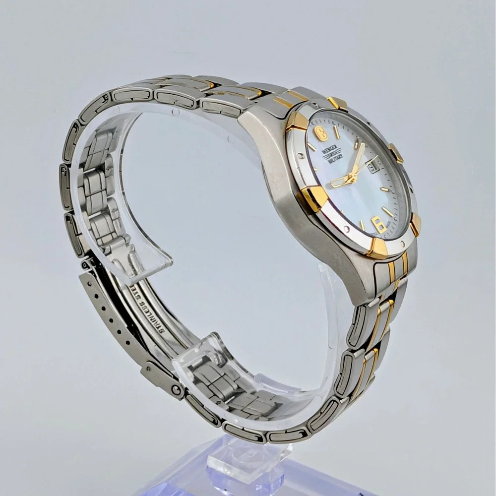 Wenger Swiss Military Elite 79093 Two Tone MOP Dial Quartz Watch Lume 33mm 8.5